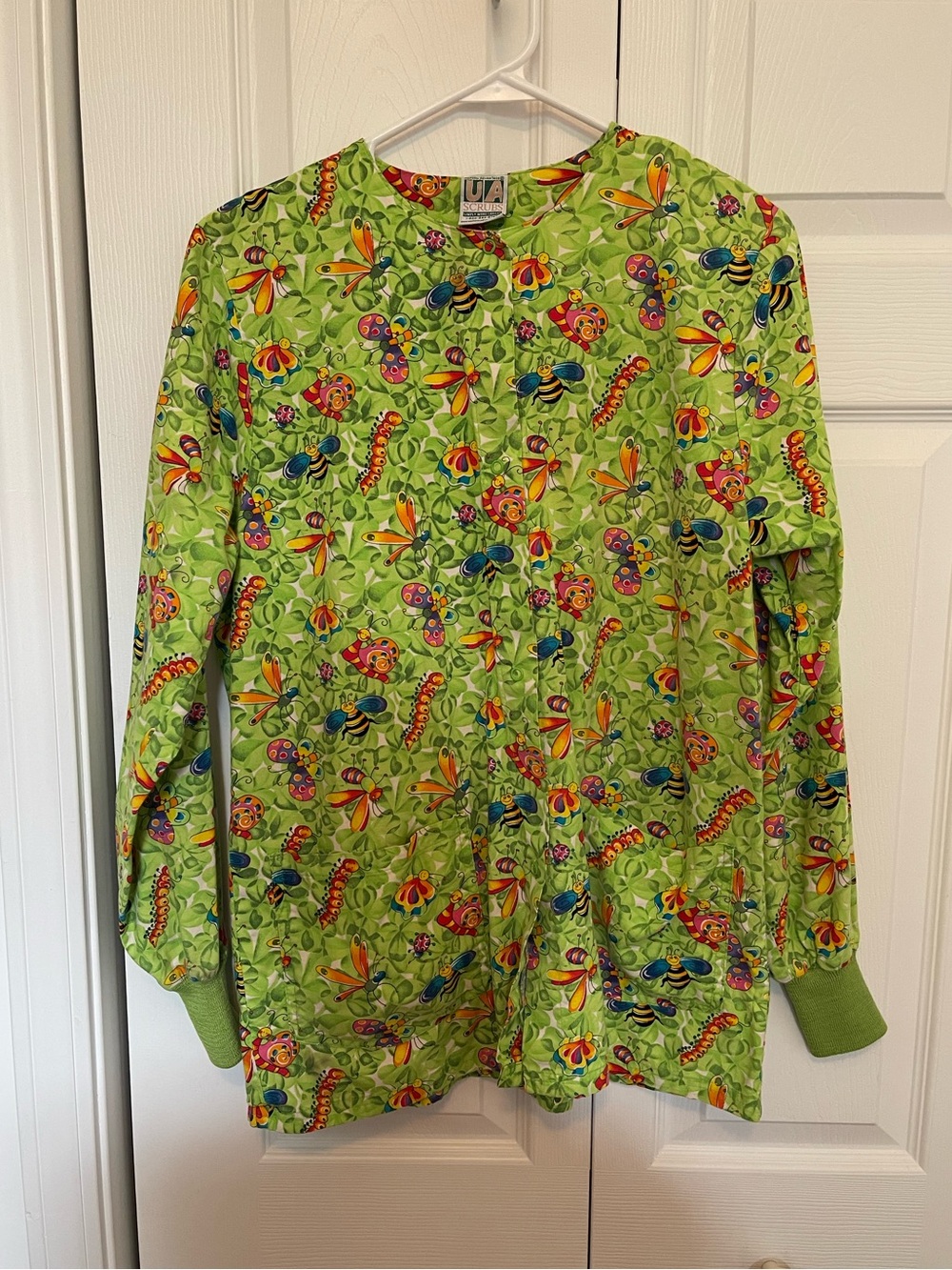 Uniform Advantage Green Garden Bug Print Long Sleeve Scrub Top - Size M